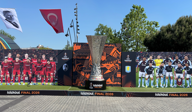 UEFA Avrupa Ligi kupası Beşiktaş Meydanı’nda sergilendi