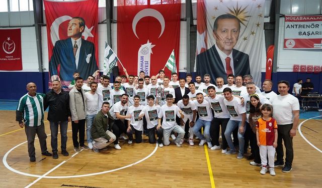 Kızılcahamam’da Belediyespor şampiyon oldu
