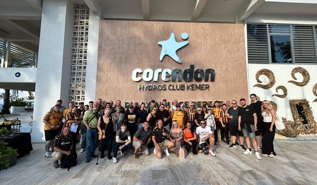 Hull City taraftarları Antalya’da şampiyonluk kutluyor