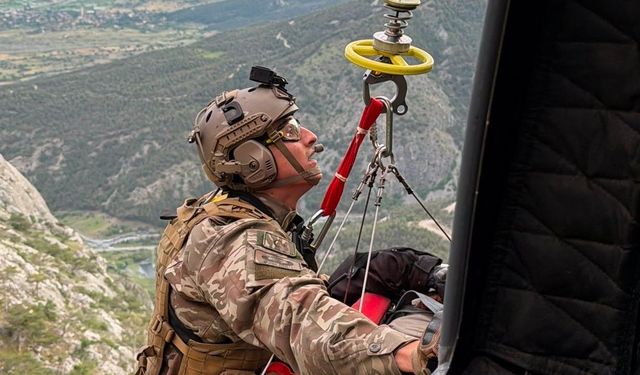 Çorum’da mahsur kalan yaralı vatandaş helikopterle kurtarıldı