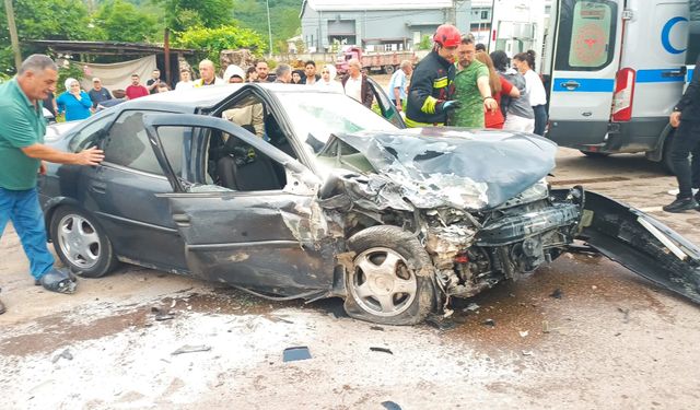 Ordu Fatsa’da iki otomobil çarpıştı: 5 kişi yaralandı