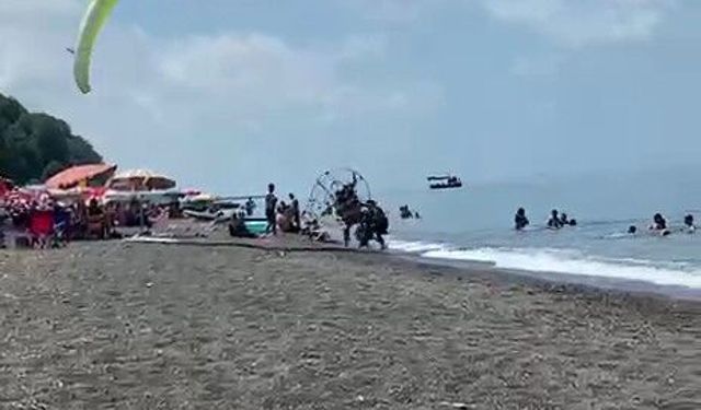 Kontrolden çıkan motorlu paraşüt vatandaşların arasına daldı