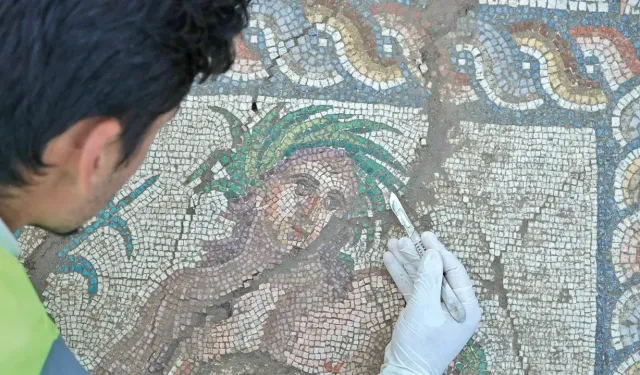 Aspendos’ta 1800 yıllık mozaik keşfi
