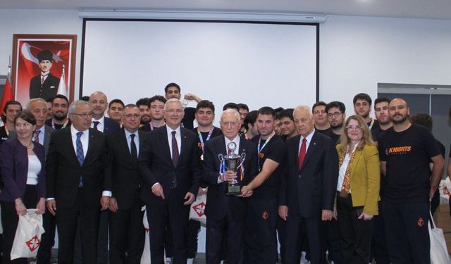 Başkent’in şampiyon sporcuları kupalarını takdim etti