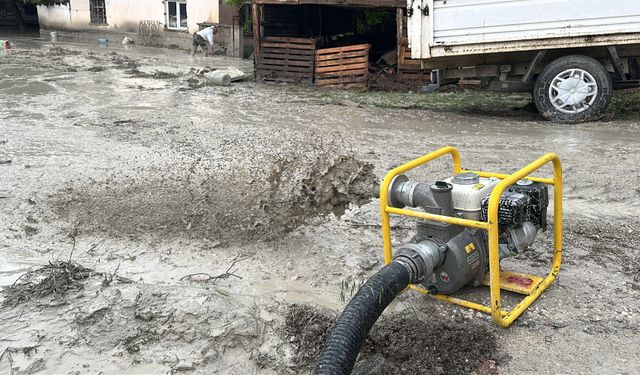 Burdur’da sağanak yağış sonrası su baskını yaşandı