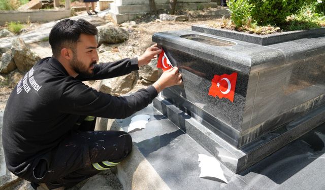 Keçiören’de Abdurrahim Karakoç’un kabri yenilendi