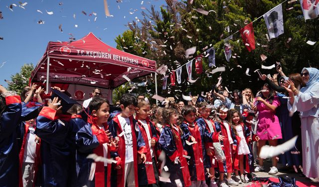 Keçiörenli minikler mezuniyet töreninde kep attı