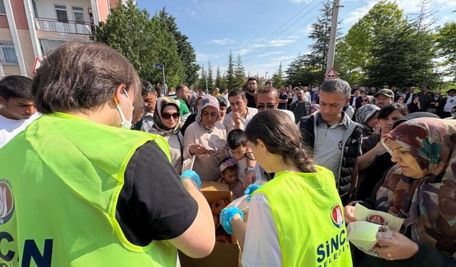 Sincan Belediyesi’nden LGS günü öğrencilere ikram
