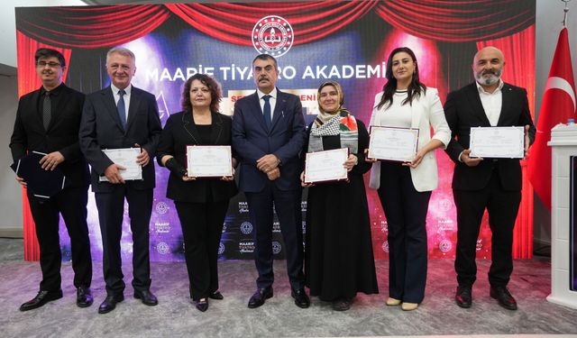 Bakan Tekin: Maarif Tiyatro Akademisi ilk mezunlarını verdi