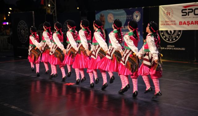Maltepe’de 5 bin kişiyle Guinness’e horon