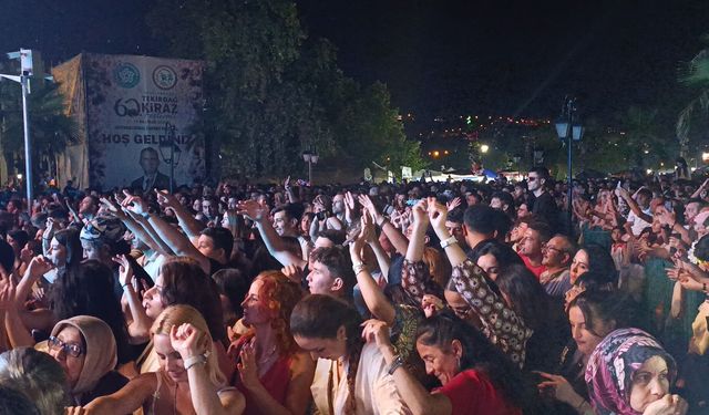 Tekirdağ Kiraz Festivali’nde Demet Akalın ve Sakiler coşturdu