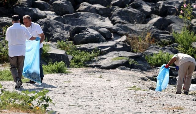 Tekirdağ'da kıyı temizliği: Sahilden 100 torba çöp çıkarıldı