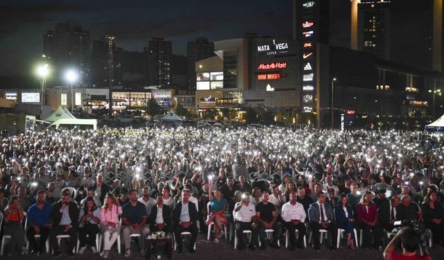 Başkent'te aşure kazanları birlik için kaynadı