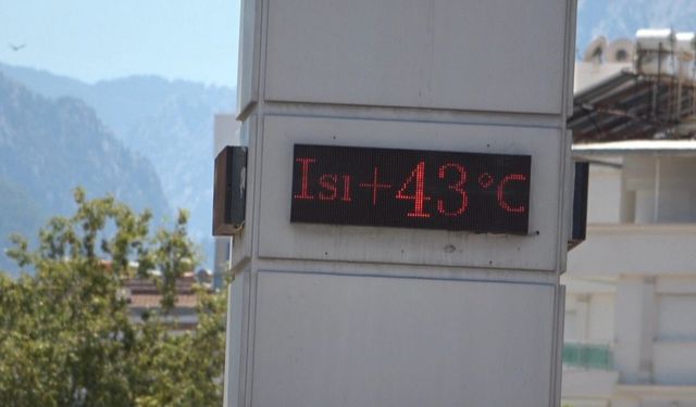 Antalya'da kavurucu sıcak: Termometreler 43 dereceyi gördü