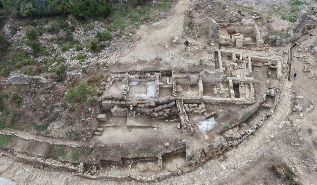 Aspendos’ta 300 metrelik tiyatro caddesi gün yüzüne çıktı