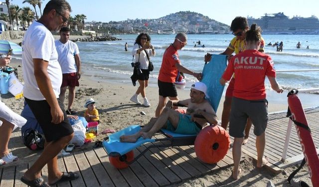 Kuşadası'nda engelsiz plaj uygulaması hayata geçti