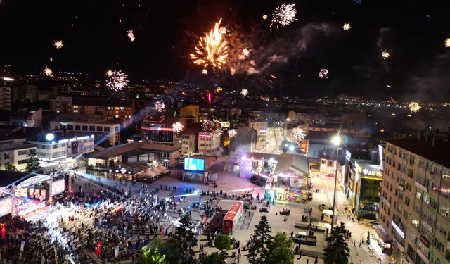 Çorum Hitit Fuarı’nda müzik ve gösteri dolu gece