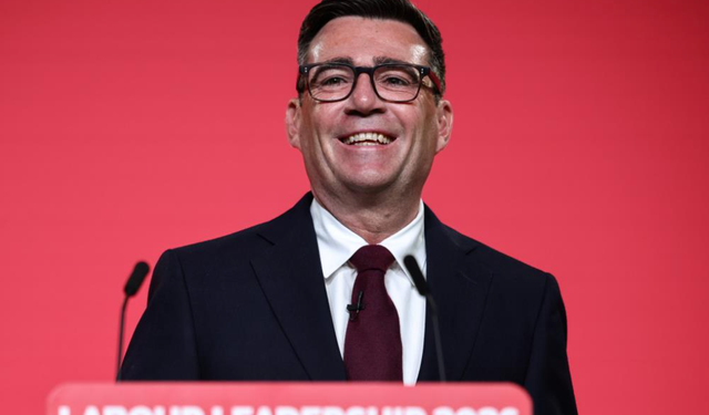 İngiliz İşçi Partisi’nin yeni lideri Andy Burnham oldu