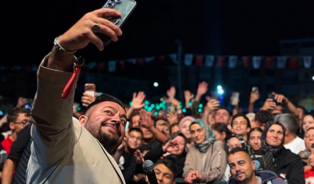 Hüseyin Kağıt Sincan'da sevenleriyle buluştu