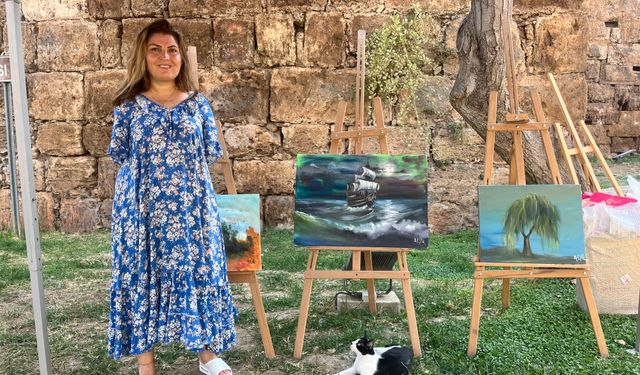 İki kolunu kaybetti, ayaklarıyla resim yaparak hayata tutundu