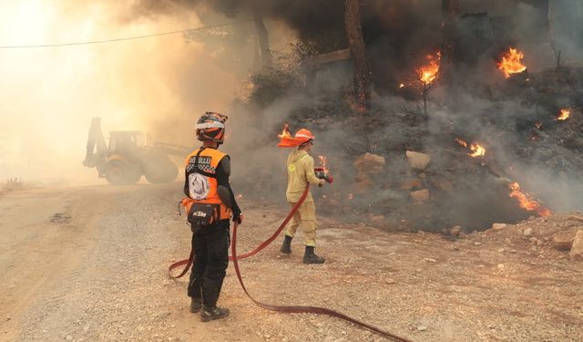 Seydikemer’de başlayan yangın Kaş’a ulaştı!