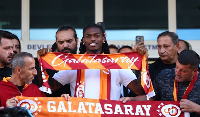 Galatasaray’ın yıldız transferi Rafael Leao’ya İstanbul’da coşkulu karşılama