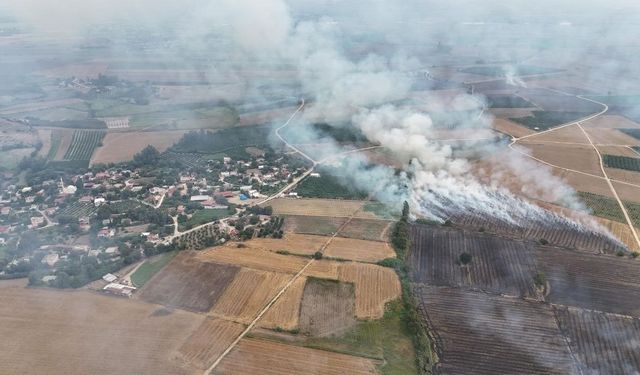 Adana’da tarlalardaki anız ateşleri çevreyi sardı
