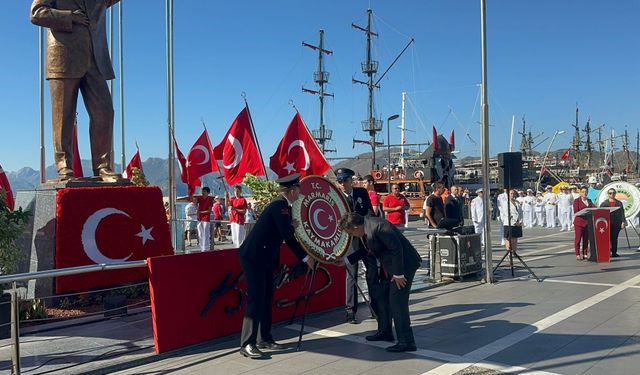 Marmaris’te Zafer Bayramı coşkusu sokaklara taştı