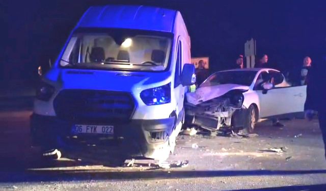 Hisarcık’ta otomobil minibüse çarptı: 3 yaralı