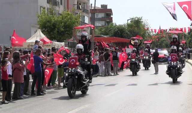 Mehmetçiğin geçişi Edirne’de büyük alkış aldı