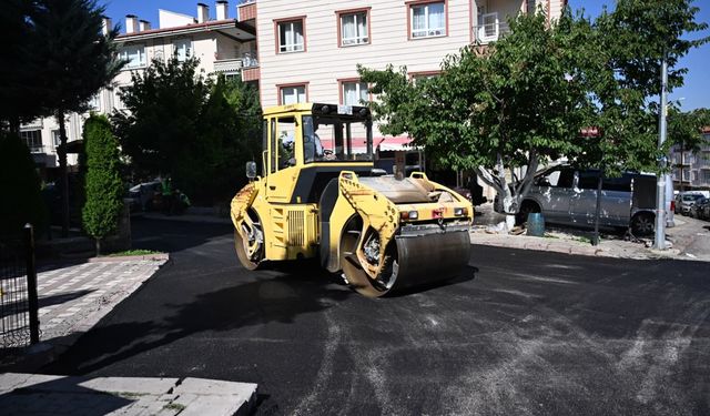 Altındağ'da yol ve kaldırım çalışmaları sürüyor