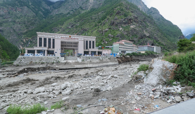 Nepal'deki sel felaketinde can kaybı 165'e yükseldi