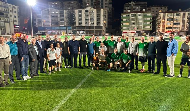 Kızılcahamam'da futbol efsaneleri sahaya çıktı