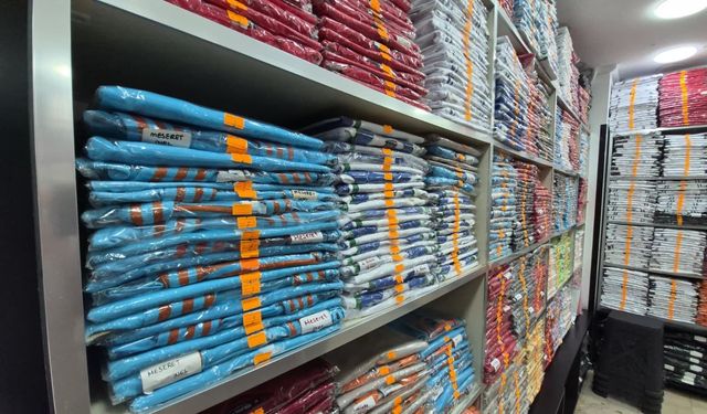 Okul kıyafetlerinde alışveriş telaşı başladı: Fiyatlar arttı