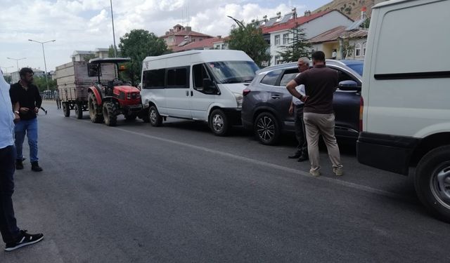 Bingöl Solhan'da 4 araç birbirine girdi