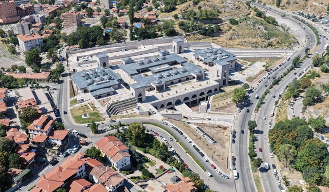 Ulus'un yeni kapalı dolmuş durakları tamamlandı