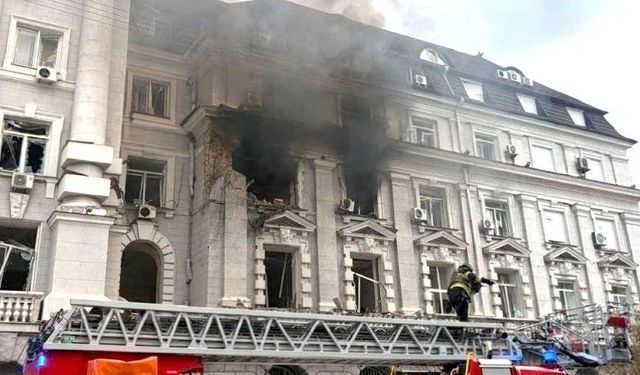 Rus İHA’sı Kiev’de SBU binasını hedef aldı