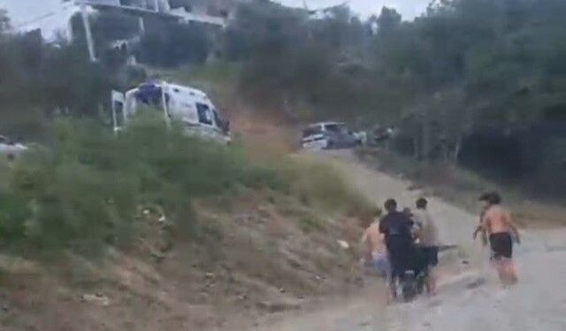 Denize giren 4 kişi boğulma tehlikesi geçirdi
