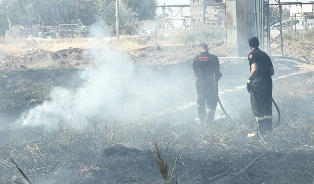 Aksaray'da boş arazide yangın: 1 dönüm alan zarar gördü