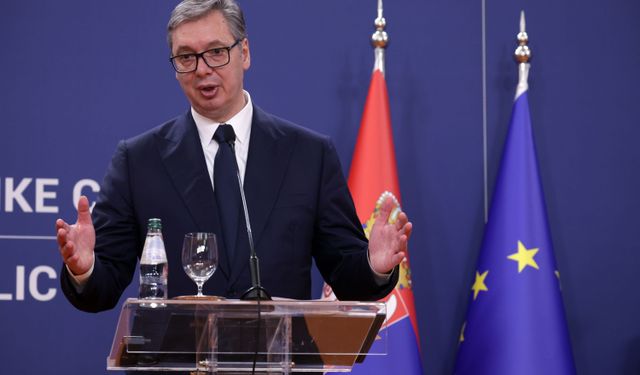 Sırbistan Cumhurbaşkanı Vucic seçim öncesi istifa ediyor