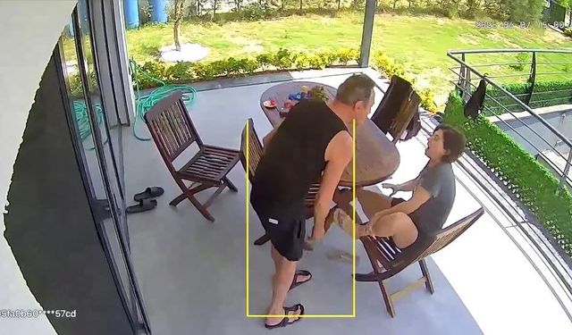Berhan Şimşek ve Özlem Şanver arasındaki gerginlik kamerada