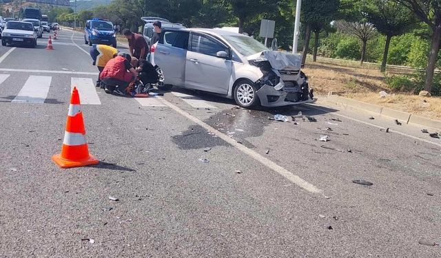 Bilecik'te iki otomobil çarpıştı: 7 kişi hastaneye kaldırıldı