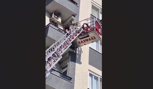 Böcek korkusu balkon duvarında mahsur bıraktı: İtfaiye kurtardı