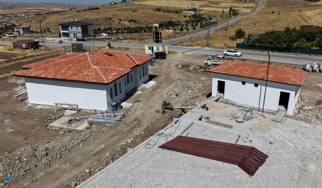 Gicik Mahallesi’ne köy konağı ve halı saha yapılıyor