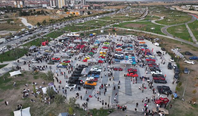 Sincan Park’ta klasik otomobiller buluştu