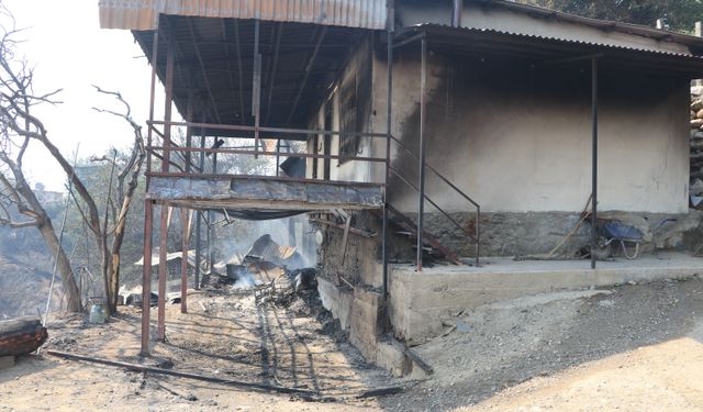 Kozan’daki yangında evler küle döndü: 6 ev yandı
