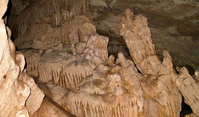 Kuşadası'nda 110 metrelik Aslanlı Mağarası turizme kazandırılmayı bekliyor
