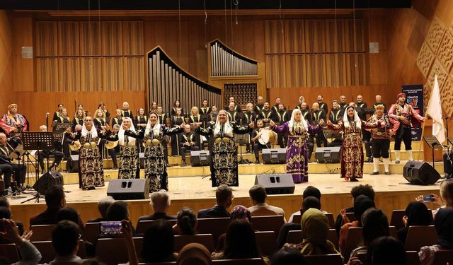 Seymen ve Bacıerenler “Eşik” konserinde sahne aldı