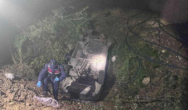Batman’da kontrolden çıkan otomobil şarampole devrildi