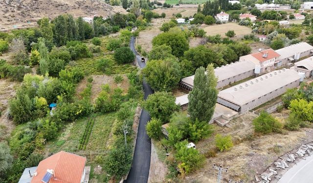 Melikgazi kırsalında sıcak asfalt çalışması